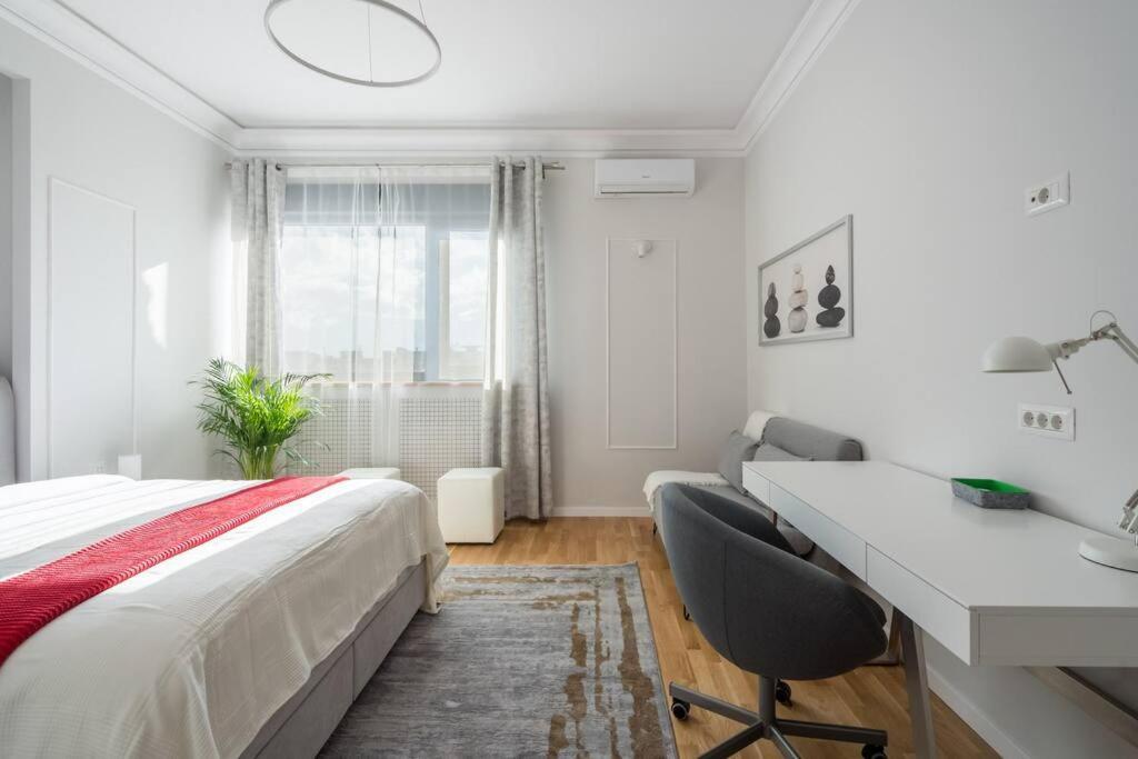 Superb Views 3br Midtown Flat - 3 Balconies Bucarest
