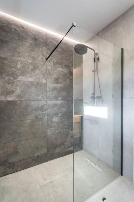 Superb Views 3br Midtown Flat - 3 Balconies Appartamento